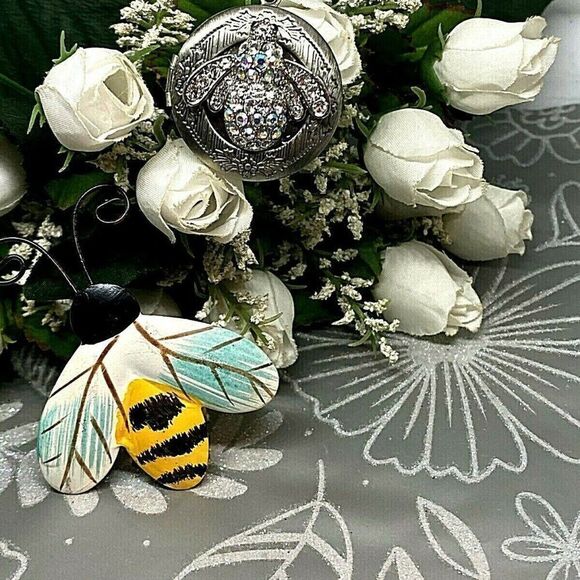 Rainbow AB Rhinestone Bumble Bee Necklace Locket - Picture 4 of 7